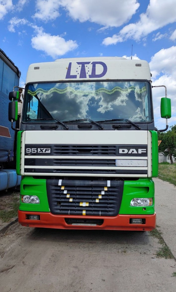 DAF XF95.430 - Vlačilec: slika 2 DAF XF95.430 - Vlačilec: slika 2