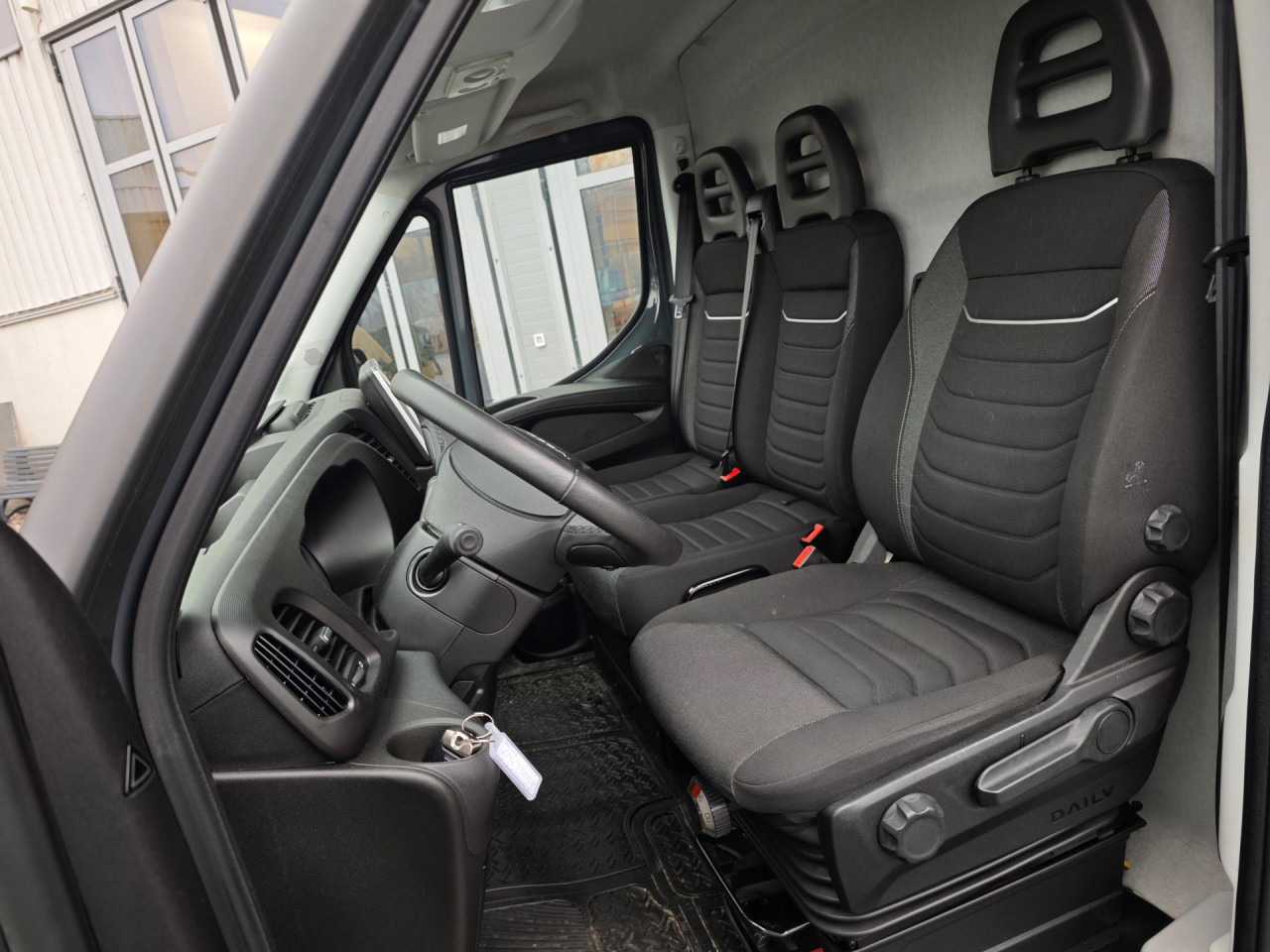 IVECO 35S16H30A8V - Furgon: slika 5 IVECO 35S16H30A8V - Furgon: slika 5