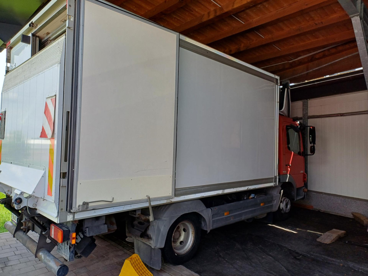 MERCEDES-BENZ 816 Euro5 AHK Luftfeder - Tovornjak hladilnik: slika 2 MERCEDES-BENZ 816 Euro5 AHK Luftfeder - Tovornjak hladilnik: slika 2