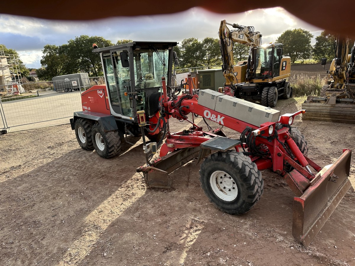 NEW HOLLAND F 106.5 - 6x6 Laser Topcon- Klima Cummins 6 Zyl. - Greder: slika 4 NEW HOLLAND F 106.5 - 6x6 Laser Topcon- Klima Cummins 6 Zyl. - Greder: slika 4