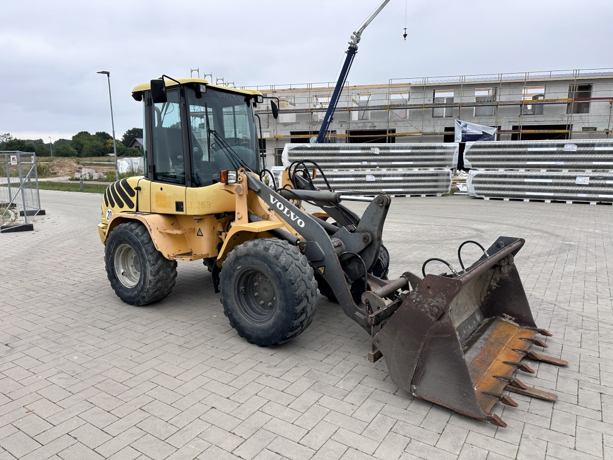 VOLVO L 30 B PRO 3er Kreis Klappschaufel+Palettengabel - Kolesni nakladalec: slika 4 VOLVO L 30 B PRO 3er Kreis Klappschaufel+Palettengabel - Kolesni nakladalec: slika 4