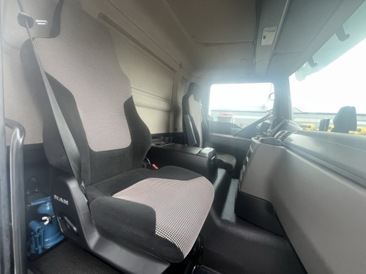 MAN TGM 15.290 4x2 LL Tiefkühler ATP 08.2028 Euro6 - Hladilno vozilo: slika 4 MAN TGM 15.290 4x2 LL Tiefkühler ATP 08.2028 Euro6 - Hladilno vozilo: slika 4