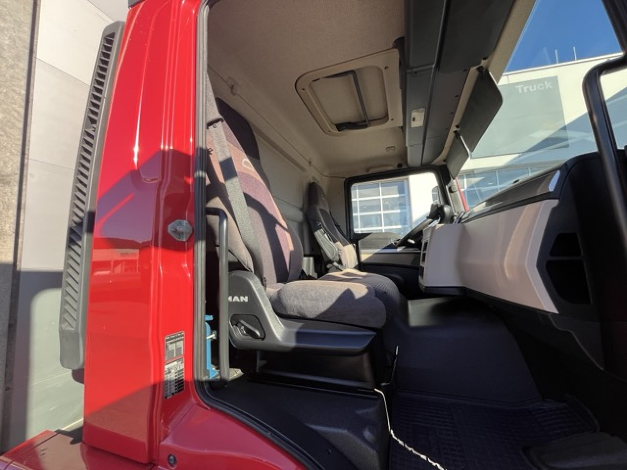 MAN TGM 18.320 4x2 BL Durchladbar - mit Tandemhänger - Tovornjak s ponjavo: slika 5 MAN TGM 18.320 4x2 BL Durchladbar - mit Tandemhänger - Tovornjak s ponjavo: slika 5