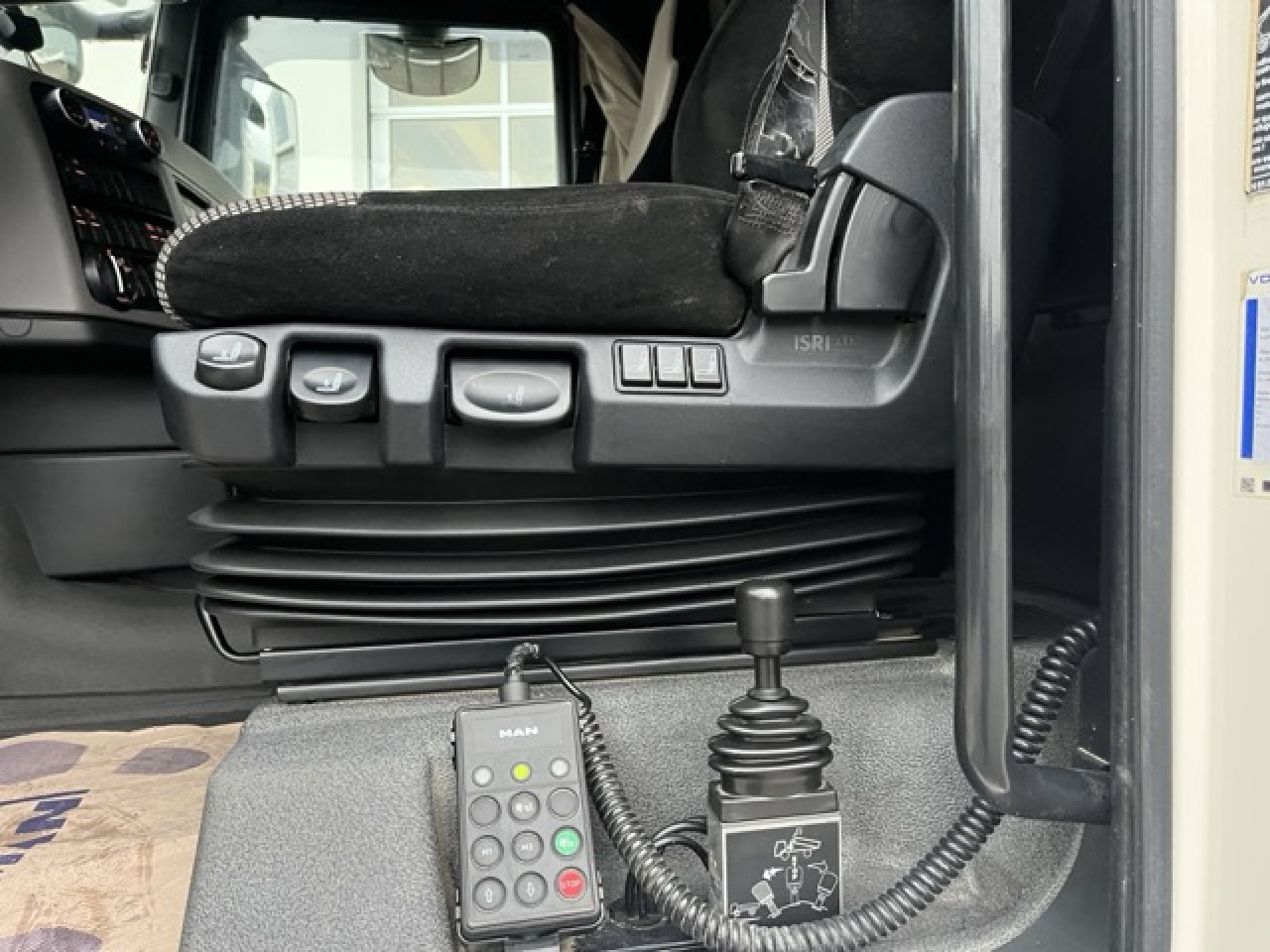 MAN TGX 18.460 4x4H BLS Euro6 Klima Luftfeder ZV - Vlačilec: slika 5 MAN TGX 18.460 4x4H BLS Euro6 Klima Luftfeder ZV - Vlačilec: slika 5