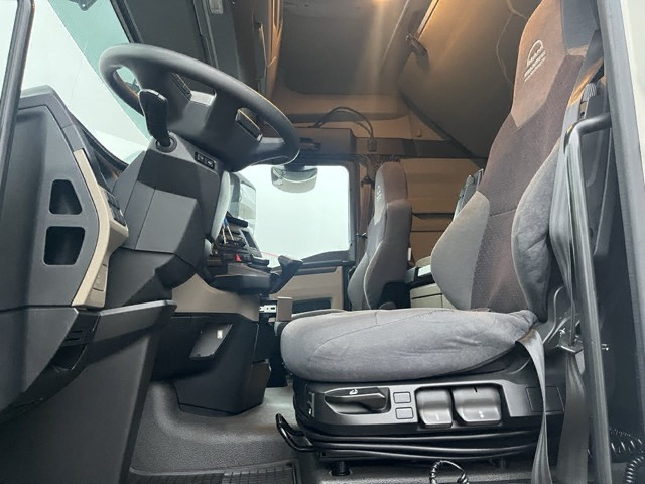 MAN TGX 18.470 4x2 BLS Euro6 Retarder Klima Luftfeder - Vlačilec: slika 5 MAN TGX 18.470 4x2 BLS Euro6 Retarder Klima Luftfeder - Vlačilec: slika 5