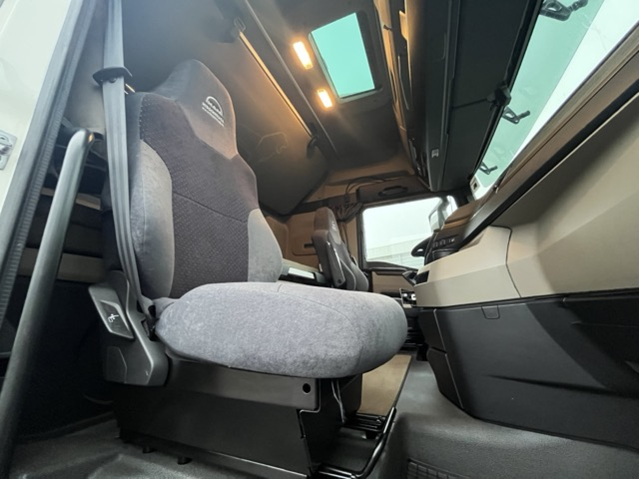 MAN TGX 18.470 4x2 BLS Euro6 Retarder Klima Luftfeder - Vlačilec: slika 2 MAN TGX 18.470 4x2 BLS Euro6 Retarder Klima Luftfeder - Vlačilec: slika 2