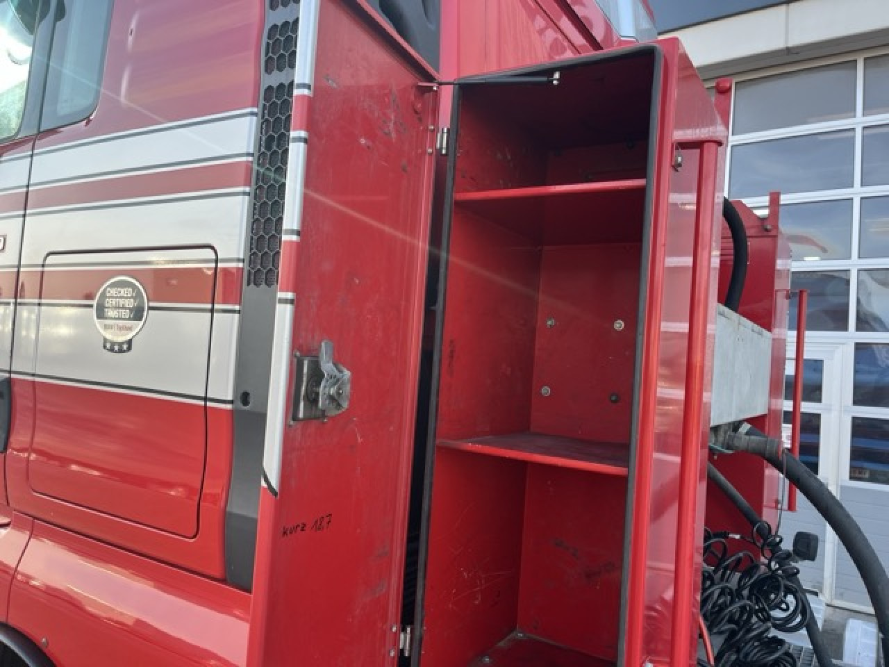 MAN TGX 26.480 6x4 BLS Euro6 Intarder Klima Luftfeder - Vlačilec: slika 2 MAN TGX 26.480 6x4 BLS Euro6 Intarder Klima Luftfeder - Vlačilec: slika 2