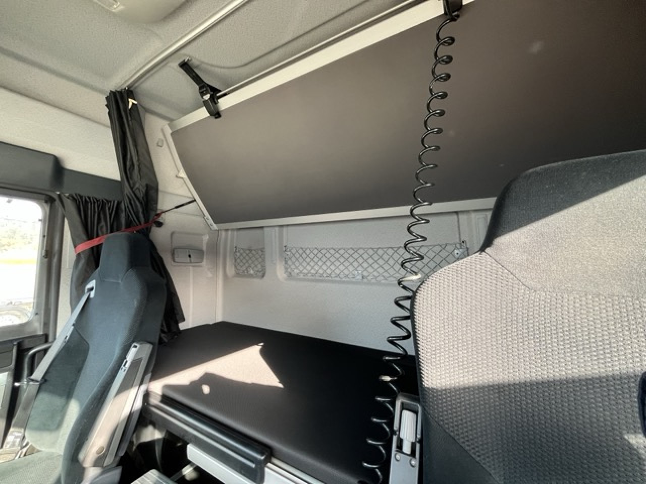 MAN TGX 26.480 6x4 BLS Euro6 Intarder Klima Luftfeder - Vlačilec: slika 5 MAN TGX 26.480 6x4 BLS Euro6 Intarder Klima Luftfeder - Vlačilec: slika 5