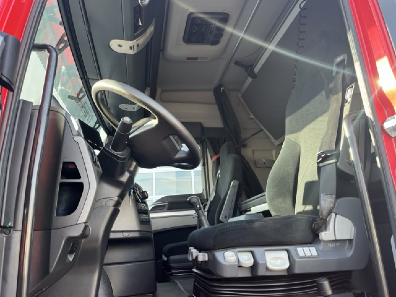 MAN TGX 26.480 6x4 BLS Euro6 Intarder Klima Luftfeder - Vlačilec: slika 4 MAN TGX 26.480 6x4 BLS Euro6 Intarder Klima Luftfeder - Vlačilec: slika 4