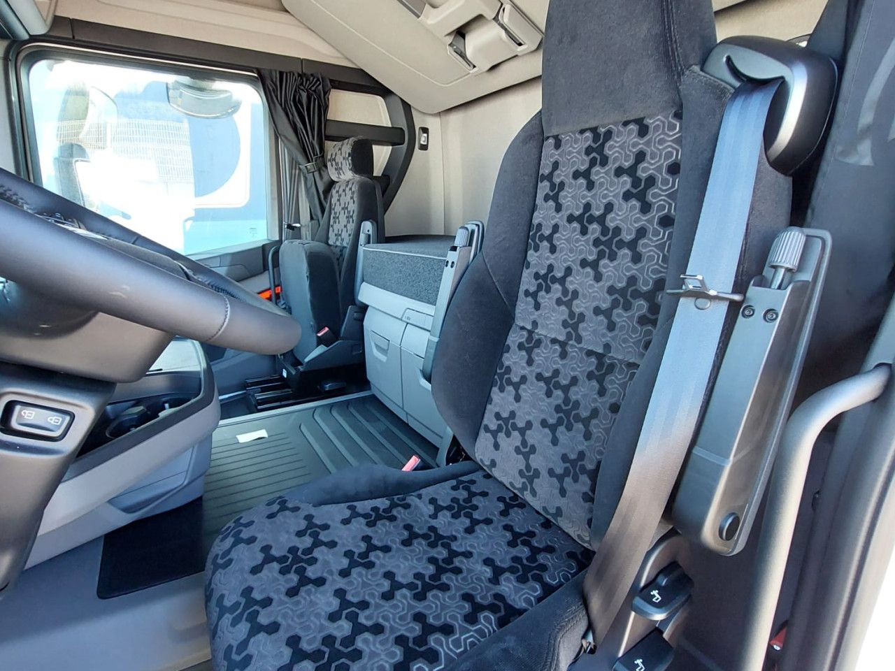 Scania R 460 - Vlačilec: slika 2 Scania R 460 - Vlačilec: slika 2