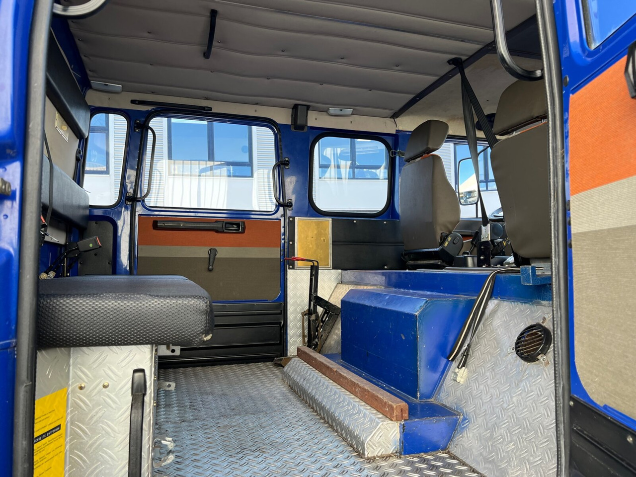 120-23 AW 4x4 Doka 120-23 AW 4x4 Doka, V8-Motor, Mannschaftswagen 16 Sitze, Seilwinde - Gasilsko vozilo: slika 4 120-23 AW 4x4 Doka 120-23 AW 4x4 Doka, V8-Motor, Mannschaftswagen 16 Sitze, Seilwinde - Gasilsko vozilo: slika 4