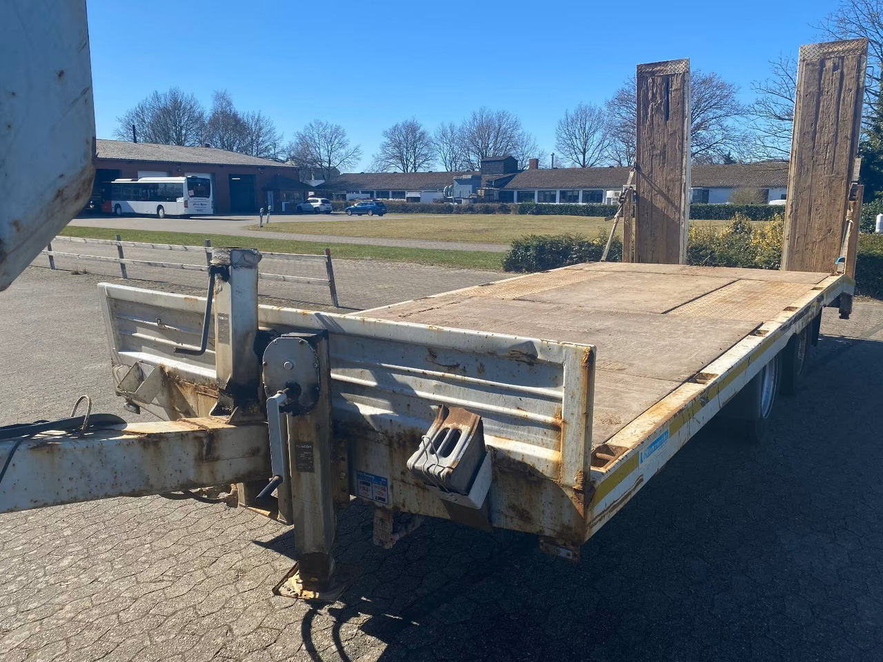 688/18000 688/18000 - Nizko noseča prikolica: slika 1 688/18000 688/18000 - Nizko noseča prikolica: slika 1