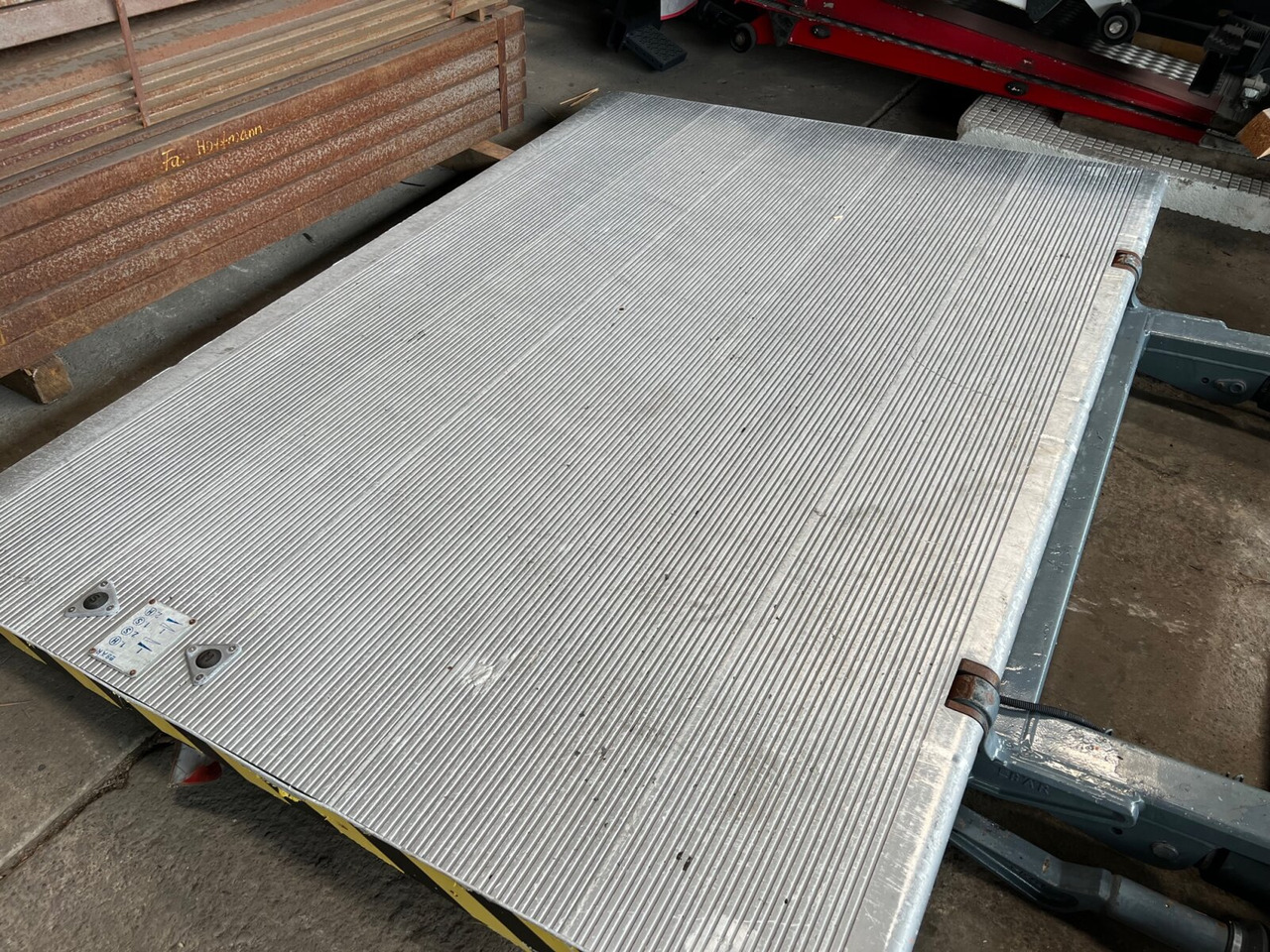 BC2000S4 Ladebordwand BC2000S4 Ladebordwand, Ex-Schweizer Armee - Dvižna ploščad zadaj: slika 4 BC2000S4 Ladebordwand BC2000S4 Ladebordwand, Ex-Schweizer Armee - Dvižna ploščad zadaj: slika 4