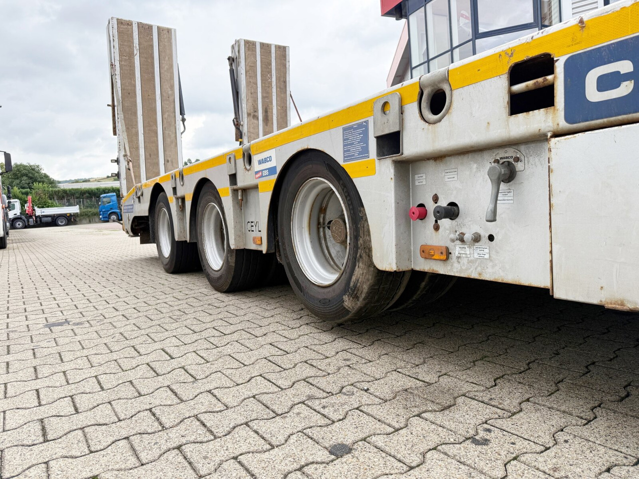 CYL 3 CYL 3, mit Lift-/Lenkachse, faltbare Rampen - Nizko noseča polprikolica: slika 2 CYL 3 CYL 3, mit Lift-/Lenkachse, faltbare Rampen - Nizko noseča polprikolica: slika 2