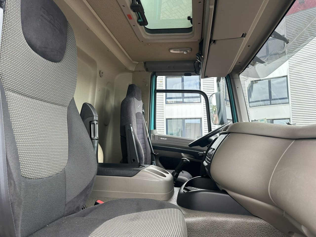 DAF CF 85.460 6x4 CF 85.460 6x4, Bordmatik links - Tovornjak prekucnik: slika 5 DAF CF 85.460 6x4 CF 85.460 6x4, Bordmatik links - Tovornjak prekucnik: slika 5