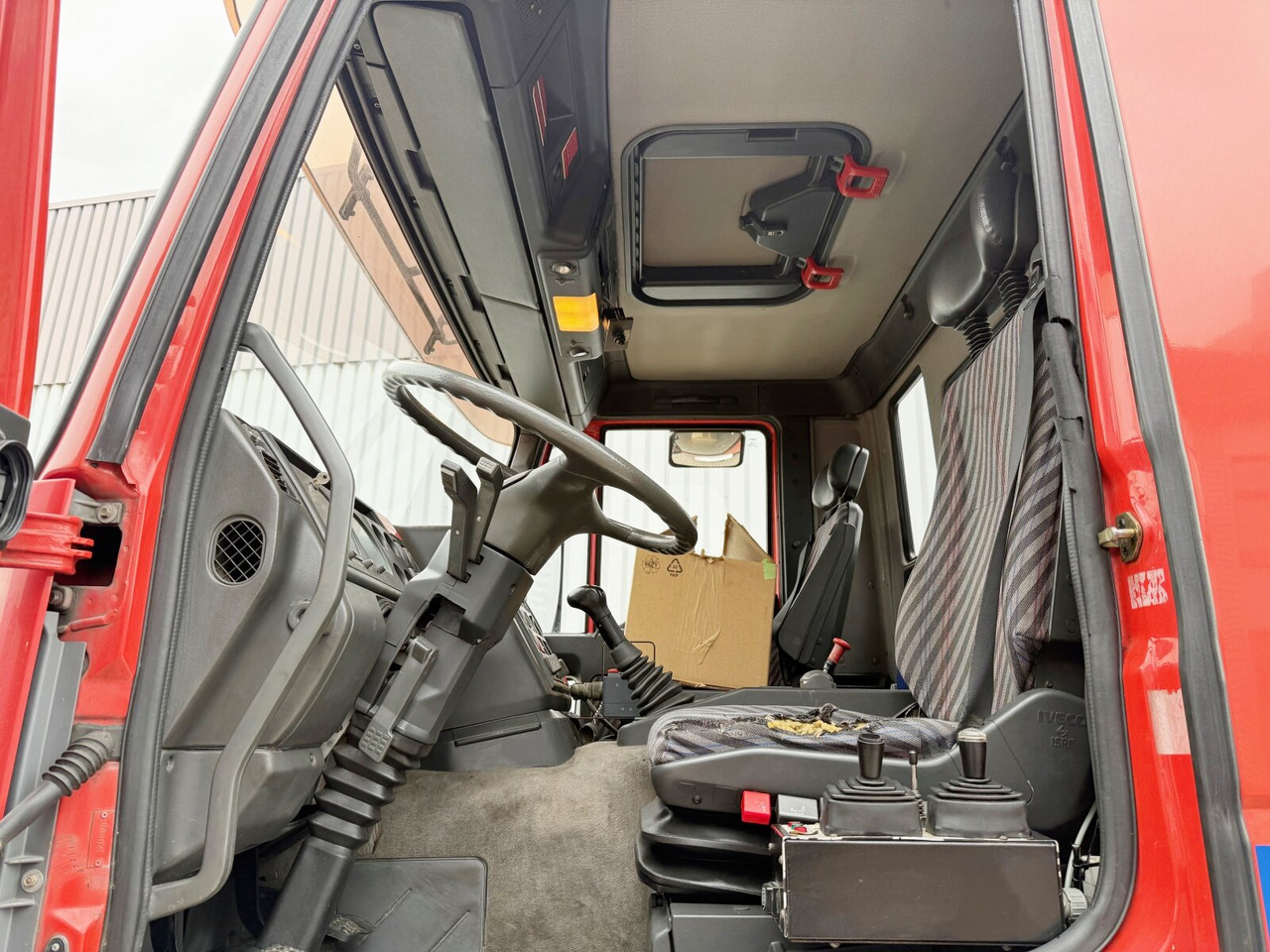 EuroTech 240E38 6x2-4 EuroTech 240E38 6x2-4, Lift-/Lenkachse, Seilwinde, Kran Hiab 100 - Kotalni prekucni tovornjak, Tovornjak z dvigalom: slika 3 EuroTech 240E38 6x2-4 EuroTech 240E38 6x2-4, Lift-/Lenkachse, Seilwinde, Kran Hiab 100 - Kotalni prekucni tovornjak, Tovornjak z dvigalom: slika 3