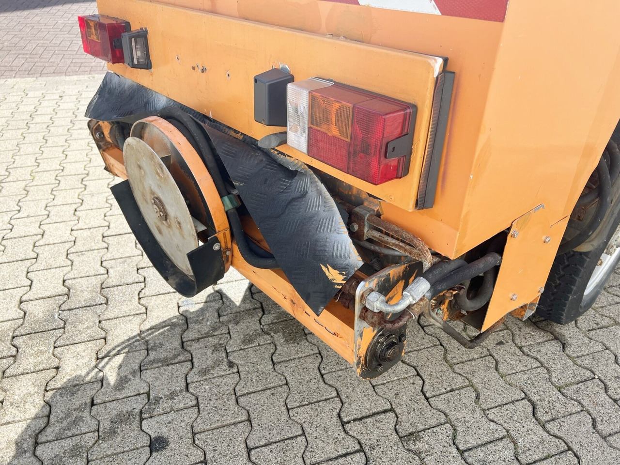 HY 1251 / 4x4 Bokimobil, Winterdienst, Kehr/Saugmaschine KIEFER HY 1251 / 4x4 Bokimobil, Winterdienst - Mestni traktor: slika 3 HY 1251 / 4x4 Bokimobil, Winterdienst, Kehr/Saugmaschine KIEFER HY 1251 / 4x4 Bokimobil, Winterdienst - Mestni traktor: slika 3