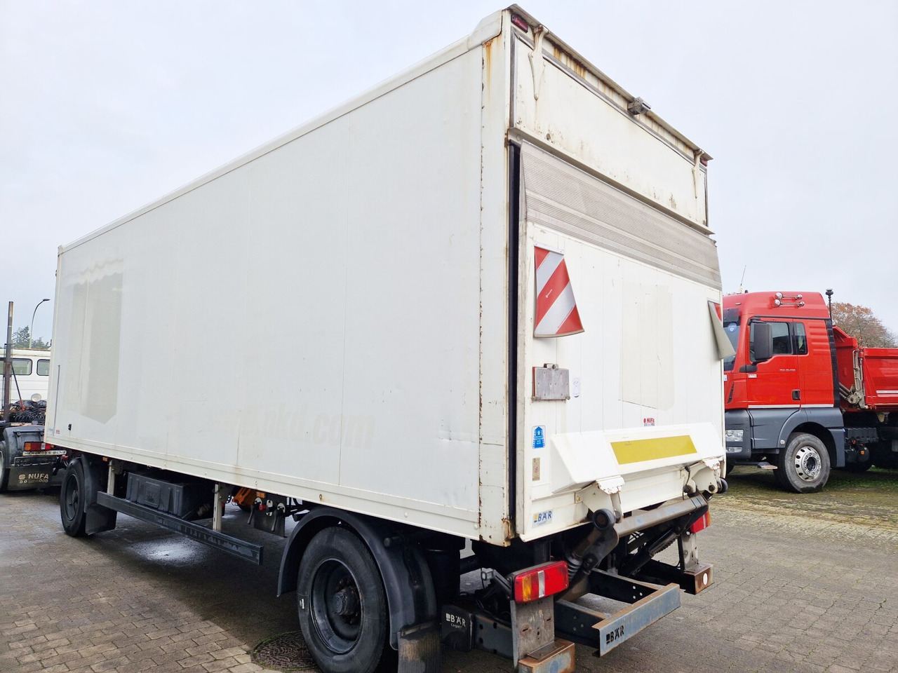 Kleiderkofferanhänger Hofmann, Kleiderkofferanhänger, durchladbar, LBW BÄR, 42 cbm - Prikolica zabojnik: slika 2 Kleiderkofferanhänger Hofmann, Kleiderkofferanhänger, durchladbar, LBW BÄR, 42 cbm - Prikolica zabojnik: slika 2