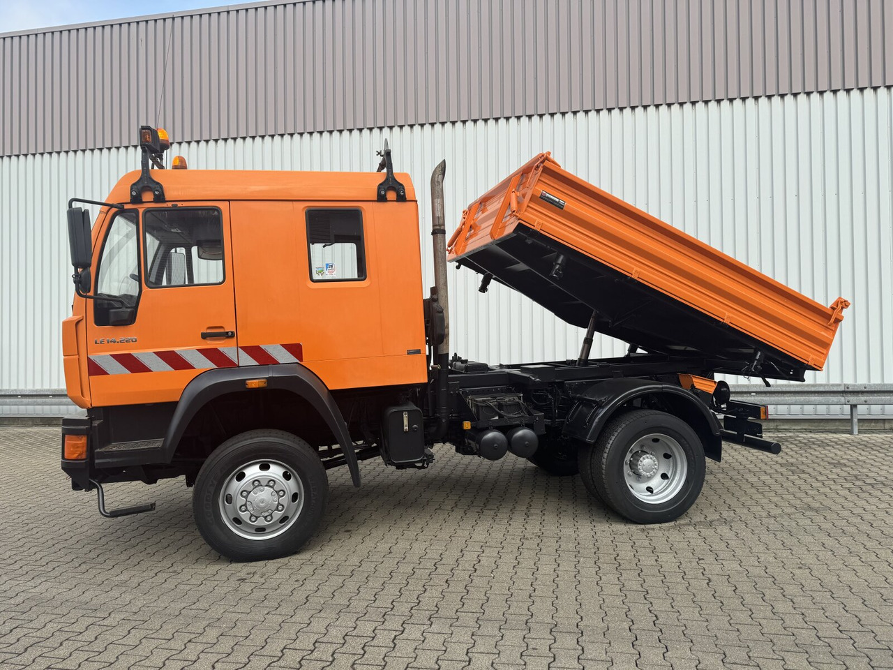Interior photo 1: MAN 14.225 LAK 4x4 BB Doka 14.225 LAK 4x4 BB Doka, Winterdienstausstattung lizing MAN 14.225 LAK 4x4 BB Doka 14.225 LAK 4x4 BB Doka, Winterdienstausstattung