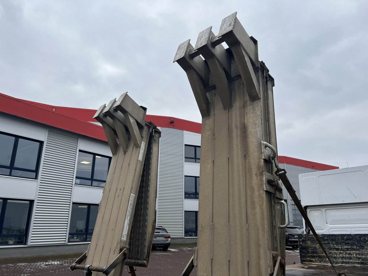 Tovornjak s kesonom MAN LE 14.280 4x2 L LE 14.280 4x2 L, Maschinentransporter, 2x AHK: slika 14 Tovornjak s kesonom MAN LE 14.280 4x2 L LE 14.280 4x2 L, Maschinentransporter, 2x AHK: slika 14