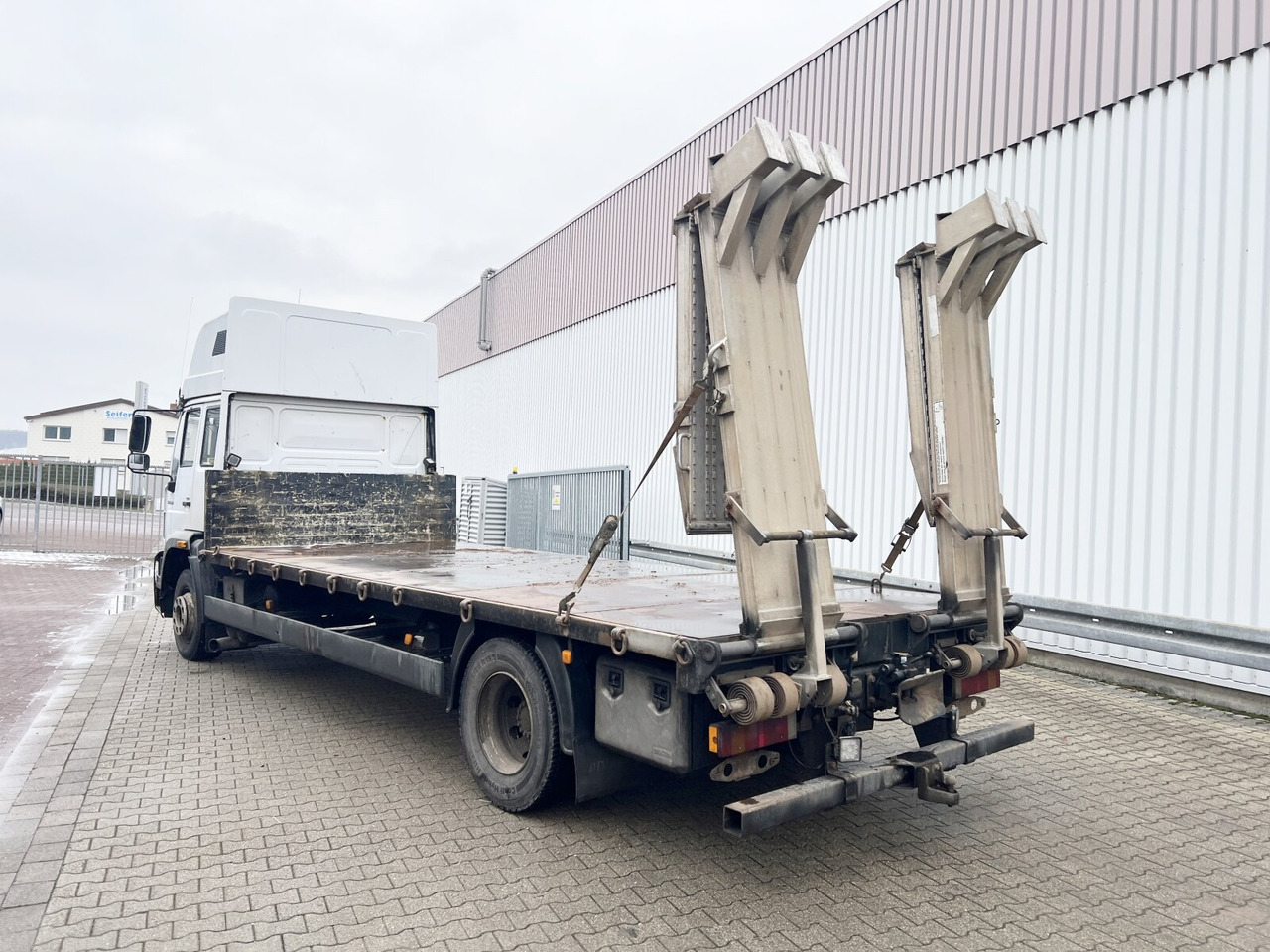 Tovornjak s kesonom MAN LE 14.280 4x2 L LE 14.280 4x2 L, Maschinentransporter, 2x AHK: slika 11 Tovornjak s kesonom MAN LE 14.280 4x2 L LE 14.280 4x2 L, Maschinentransporter, 2x AHK: slika 11