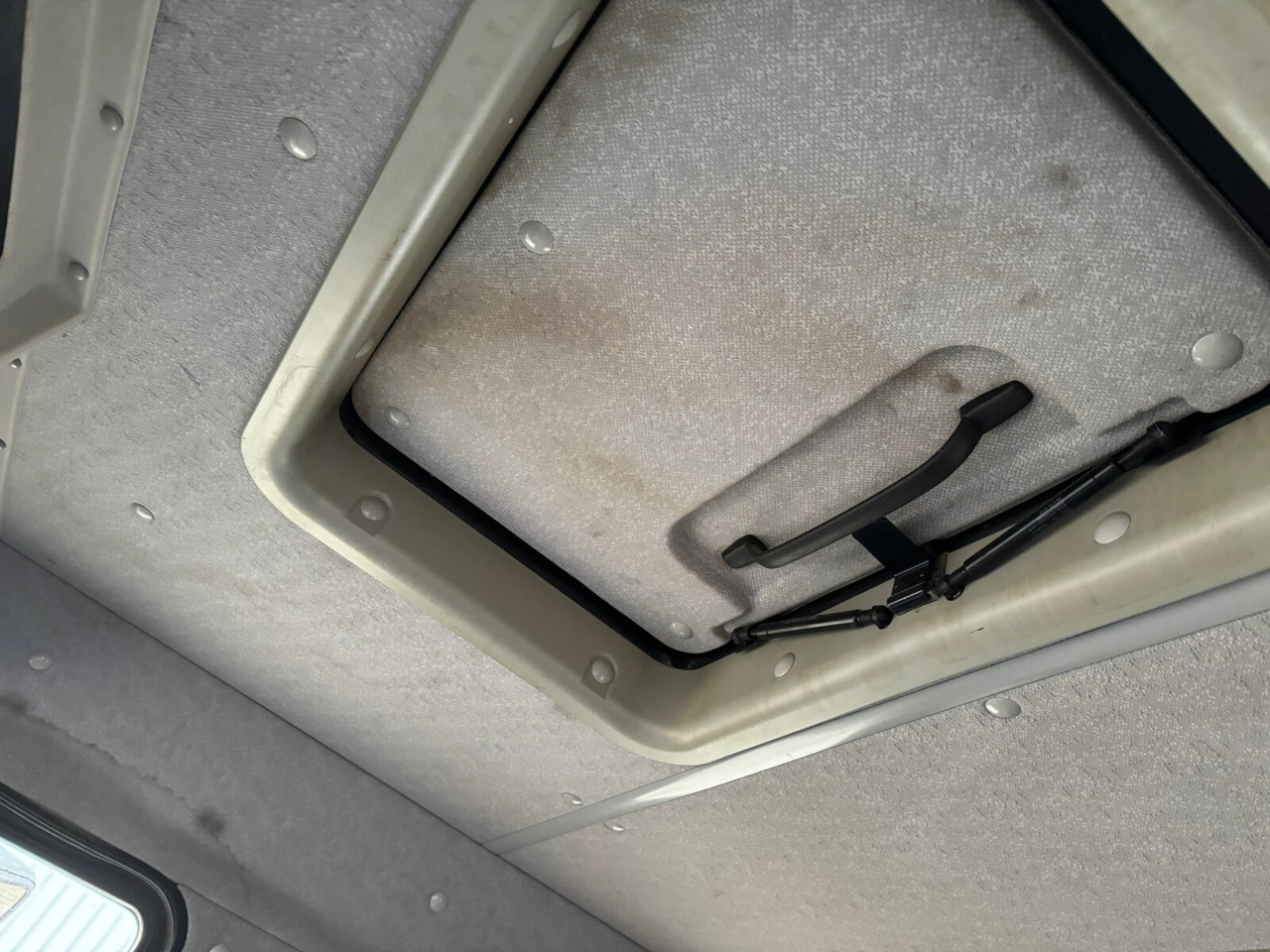 MAN LE 8.180 4X2 BB Doka LE 8.180 4X2 BB Doka, 2x AHK - Tovornjak prekucnik: slika 4 MAN LE 8.180 4X2 BB Doka LE 8.180 4X2 BB Doka, 2x AHK - Tovornjak prekucnik: slika 4