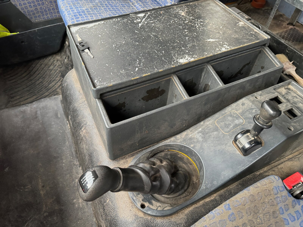 MAN LE 8.180 4X2 BB Doka LE 8.180 4X2 BB Doka, 2x AHK - Tovornjak prekucnik: slika 3 MAN LE 8.180 4X2 BB Doka LE 8.180 4X2 BB Doka, 2x AHK - Tovornjak prekucnik: slika 3