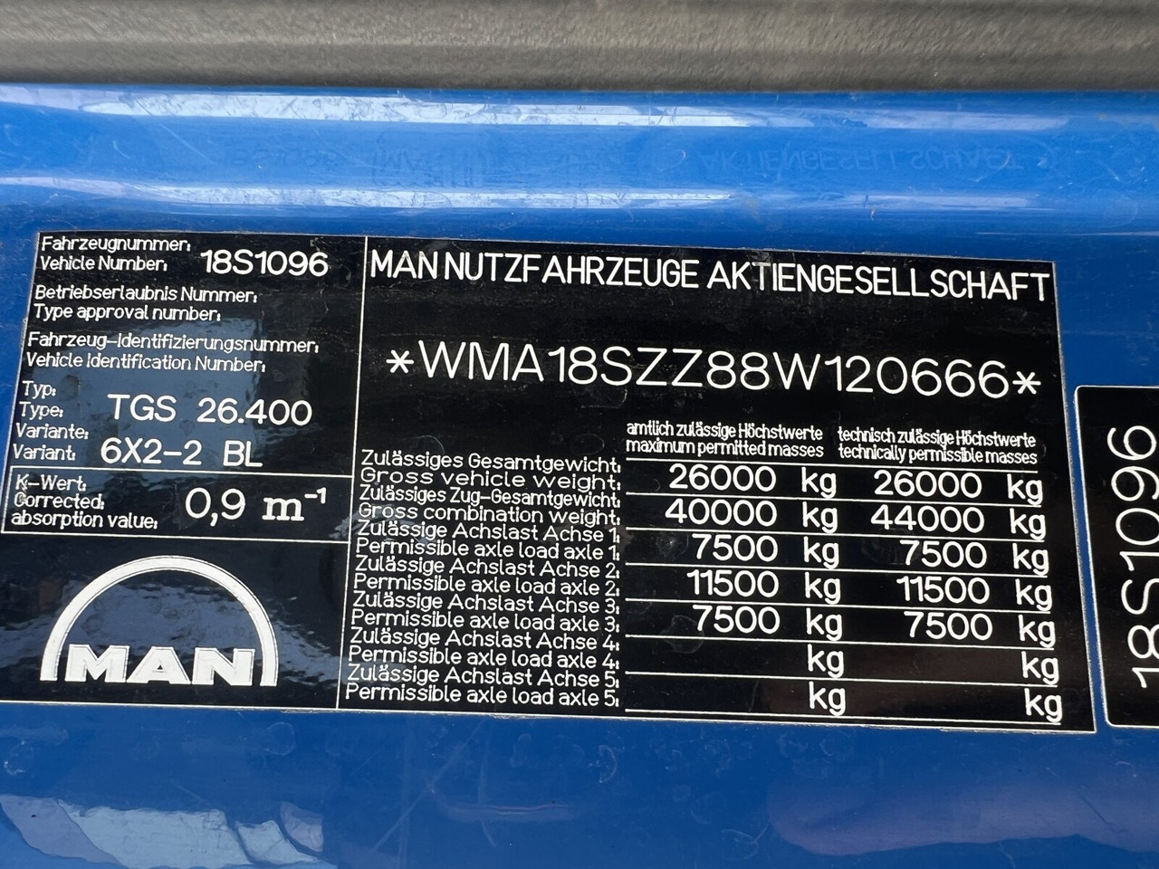 MAN TGA 26.400 6x2-4 BL TGA 26.400 6x2-4 BL, A1, Lenk-/Liftachse, ADR, Kässbohrer Tank ca. 20.820l, 3 Kammern - Tovornjak cisterna: slika 4 MAN TGA 26.400 6x2-4 BL TGA 26.400 6x2-4 BL, A1, Lenk-/Liftachse, ADR, Kässbohrer Tank ca. 20.820l, 3 Kammern - Tovornjak cisterna: slika 4