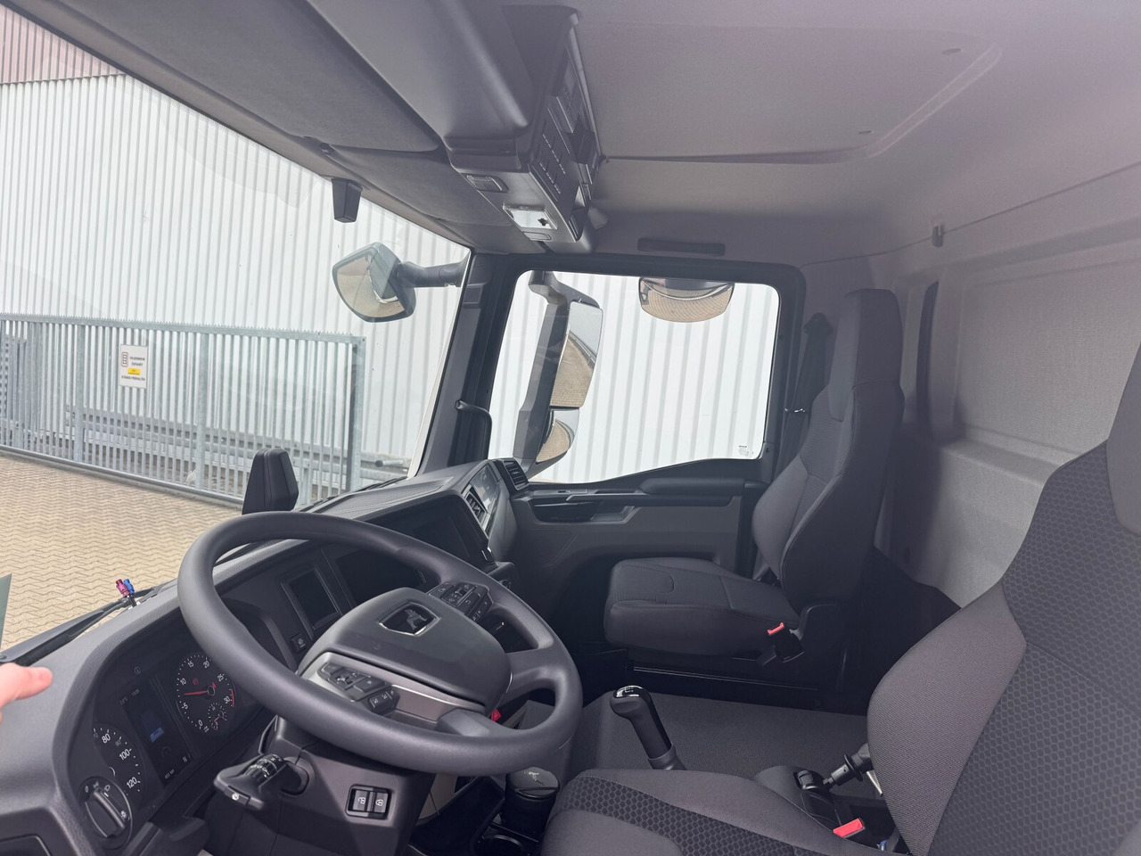 MAN TGL 12.190 4x2 BL TGL 12.190 4x2 BL - Tovornjak s kesonom: slika 3 MAN TGL 12.190 4x2 BL TGL 12.190 4x2 BL - Tovornjak s kesonom: slika 3