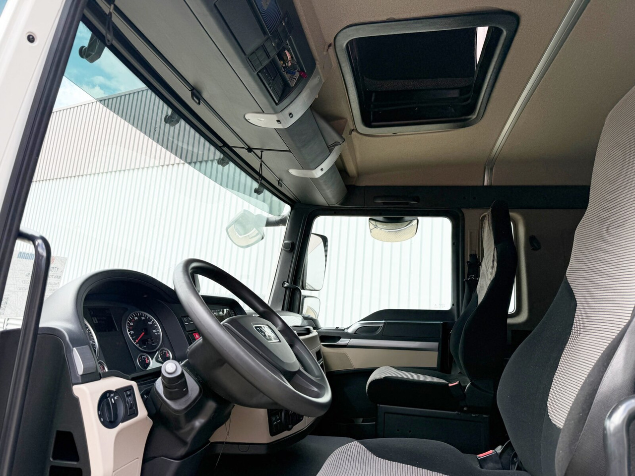 MAN TGL 12.220 4x2 BL TGL 12.220 4x2 BL, TopSleeper, Navi - Tovornjak zabojnik: slika 3 MAN TGL 12.220 4x2 BL TGL 12.220 4x2 BL, TopSleeper, Navi - Tovornjak zabojnik: slika 3
