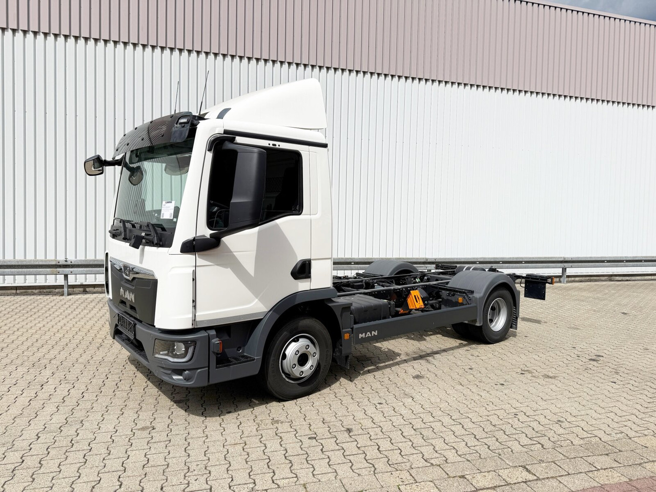 MAN TGL 12.250 4x2 BL CH TGL 12.250 4x2 BL CH, 6-Zylinder - Tovornjak-šasija: slika 1 MAN TGL 12.250 4x2 BL CH TGL 12.250 4x2 BL CH, 6-Zylinder - Tovornjak-šasija: slika 1