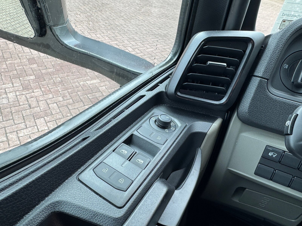 Nov Tovornjak s kesonom MAN TGL 8.160/190 4x2 BL CH TGL 8.160/190 4x2 BL CH: slika 6 Nov Tovornjak s kesonom MAN TGL 8.160/190 4x2 BL CH TGL 8.160/190 4x2 BL CH: slika 6