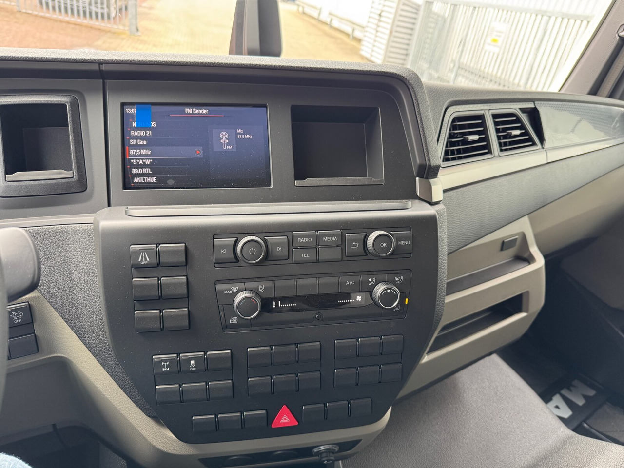 MAN TGL 8.160 4x2 BL CH TGL 8.160 4x2 BL CH - Tovornjak-šasija: slika 5 MAN TGL 8.160 4x2 BL CH TGL 8.160 4x2 BL CH - Tovornjak-šasija: slika 5