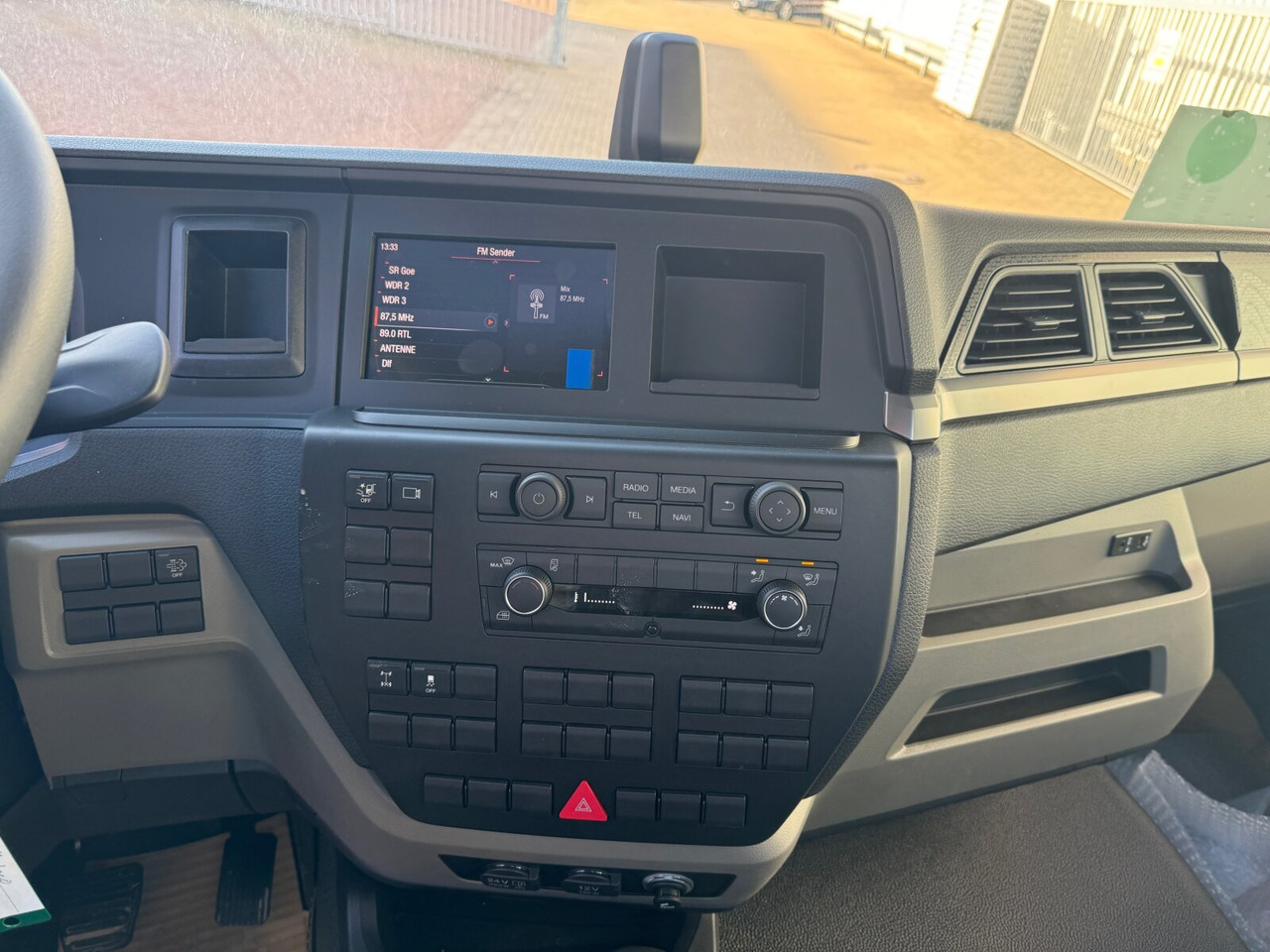 MAN TGL 8.190 4x2 BB CH TGL 8.190 4x2 BB CH, Nebenantrieb, 2x VORHANDEN - Tovornjak-šasija: slika 4 MAN TGL 8.190 4x2 BB CH TGL 8.190 4x2 BB CH, Nebenantrieb, 2x VORHANDEN - Tovornjak-šasija: slika 4