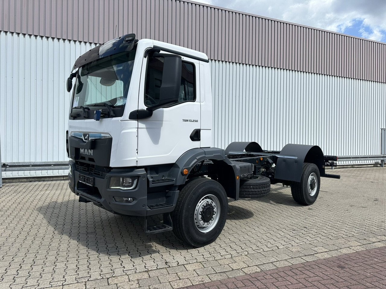 MAN TGM 13.250 4x4 BB CH TGM 13.250 4x4 BB CH, Only Export - Tovornjak-šasija: slika 1 MAN TGM 13.250 4x4 BB CH TGM 13.250 4x4 BB CH, Only Export - Tovornjak-šasija: slika 1