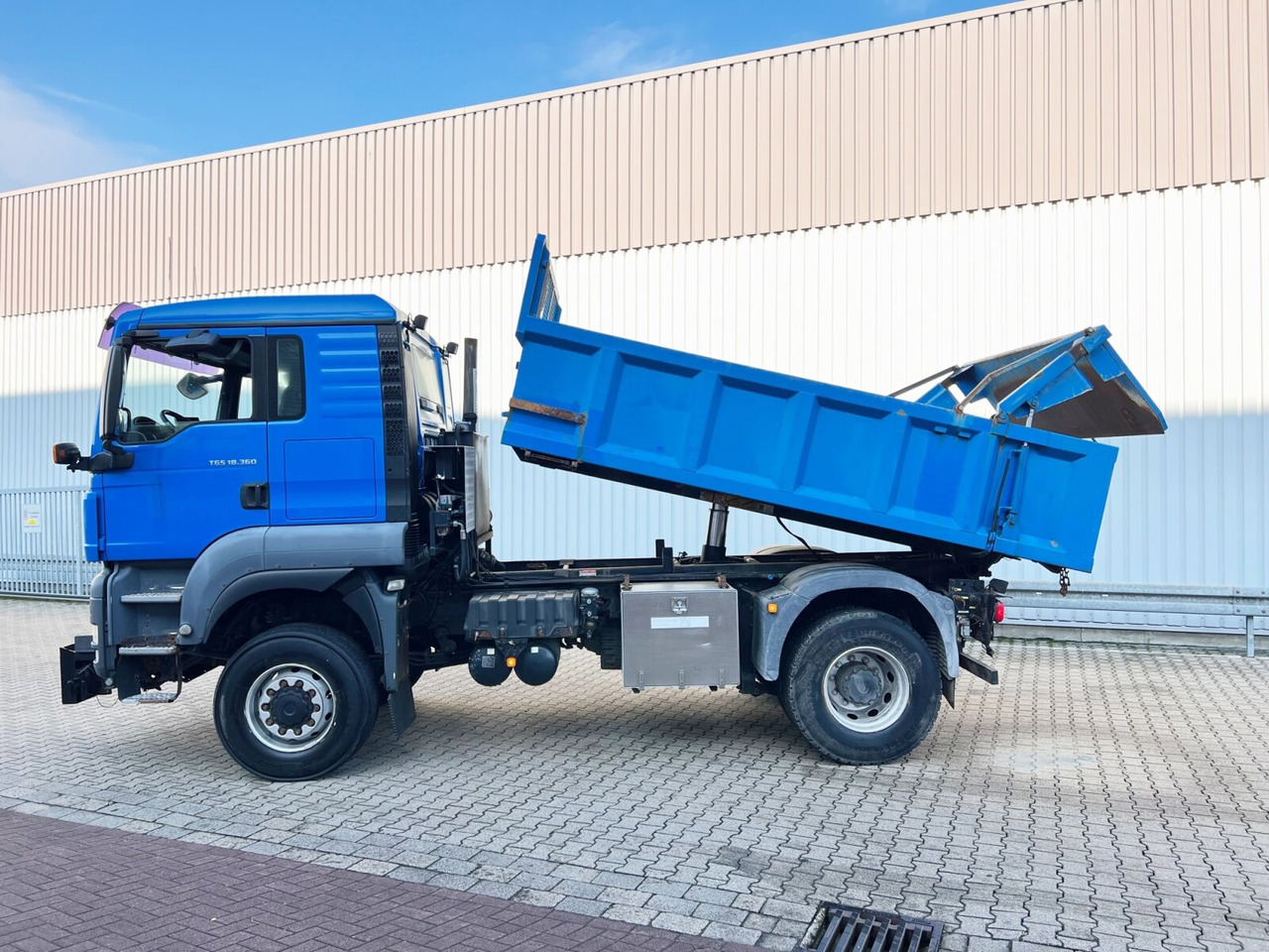 MAN TGS 18.360 4X4 BL TGS 18.360 4X4 BL, Hinterkipper, hydr. Heckklappe, Winterdienstausstattung - Tovornjak prekucnik: slika 3 MAN TGS 18.360 4X4 BL TGS 18.360 4X4 BL, Hinterkipper, hydr. Heckklappe, Winterdienstausstattung - Tovornjak prekucnik: slika 3