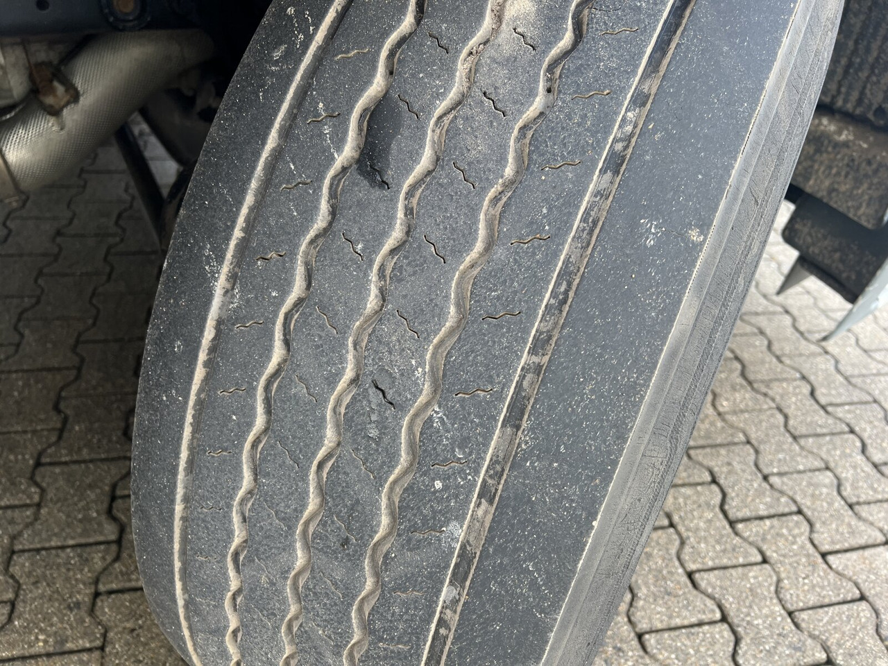 MAN TGS 26.400 6x2-4 LL TGS 26.400 6x2-4 LL, Navi, Lenk-/Liftachse, Heckkran Palfinger PK20001-K B, Funk - Tovornjak z dvigalom, Tovornjak s kesonom: slika 4 MAN TGS 26.400 6x2-4 LL TGS 26.400 6x2-4 LL, Navi, Lenk-/Liftachse, Heckkran Palfinger PK20001-K B, Funk - Tovornjak z dvigalom, Tovornjak s kesonom: slika 4