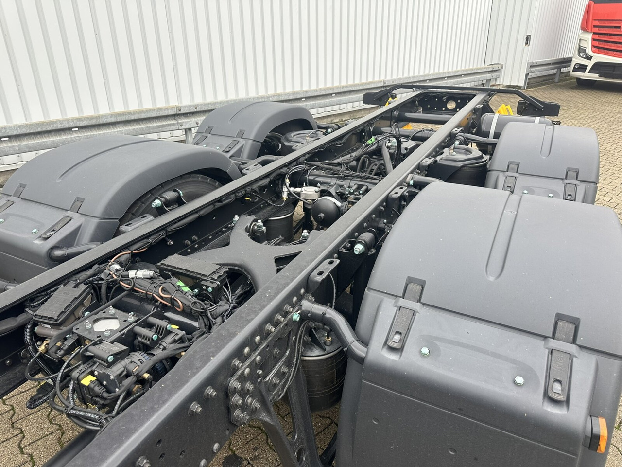 MAN TGS 26.440 6x2-4 LL CH TGS 26.440 6x2-4 LL CH, Lenk-/Liftachse, Navi, LED - Tovornjak-šasija: slika 3 MAN TGS 26.440 6x2-4 LL CH TGS 26.440 6x2-4 LL CH, Lenk-/Liftachse, Navi, LED - Tovornjak-šasija: slika 3