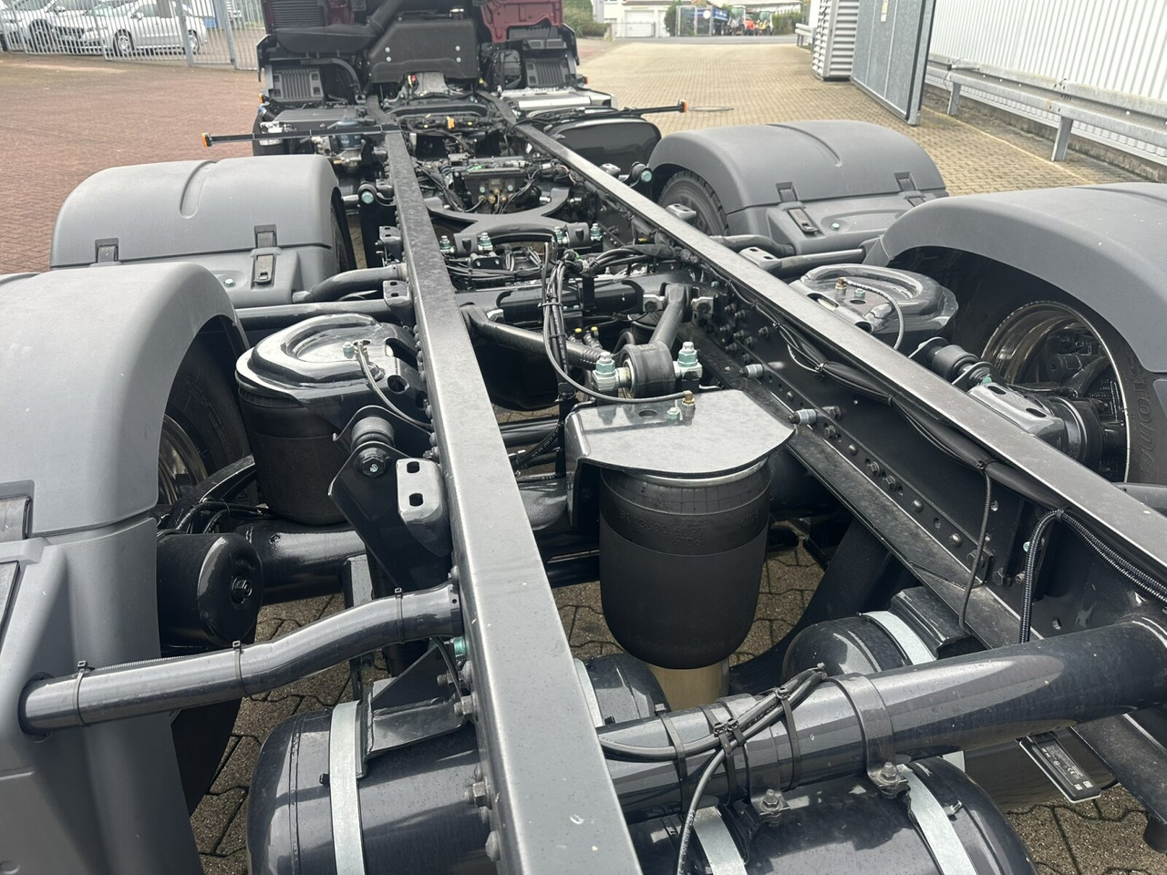 MAN TGS 26.440 6x2-4 LL CH TGS 26.440 6x2-4 LL CH, Lenk-/Liftachse, Navi, LED - Tovornjak-šasija: slika 4 MAN TGS 26.440 6x2-4 LL CH TGS 26.440 6x2-4 LL CH, Lenk-/Liftachse, Navi, LED - Tovornjak-šasija: slika 4