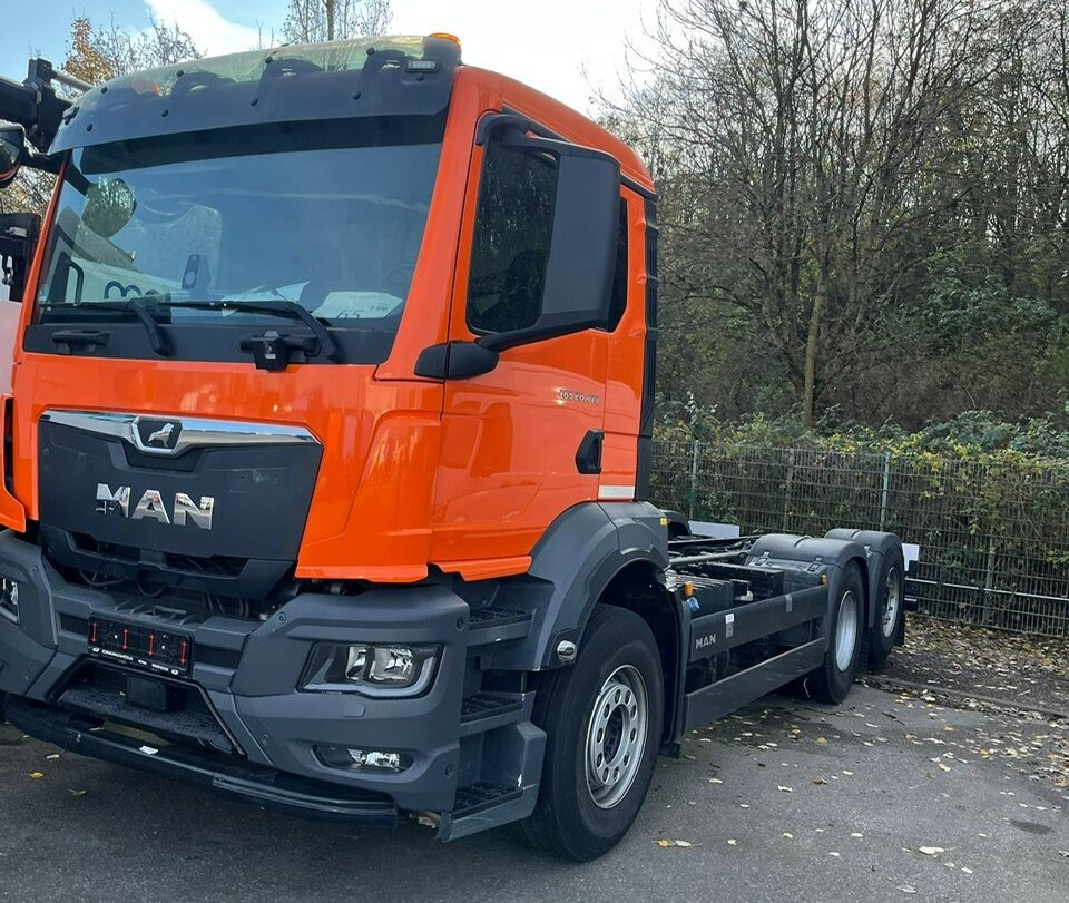 MAN TGS 26.470 6x2-4 BL CH TGS 26.470 6x2-4 BL CH, Lenk-/Liftachse, NMV - Tovornjak-šasija: slika 2 MAN TGS 26.470 6x2-4 BL CH TGS 26.470 6x2-4 BL CH, Lenk-/Liftachse, NMV - Tovornjak-šasija: slika 2