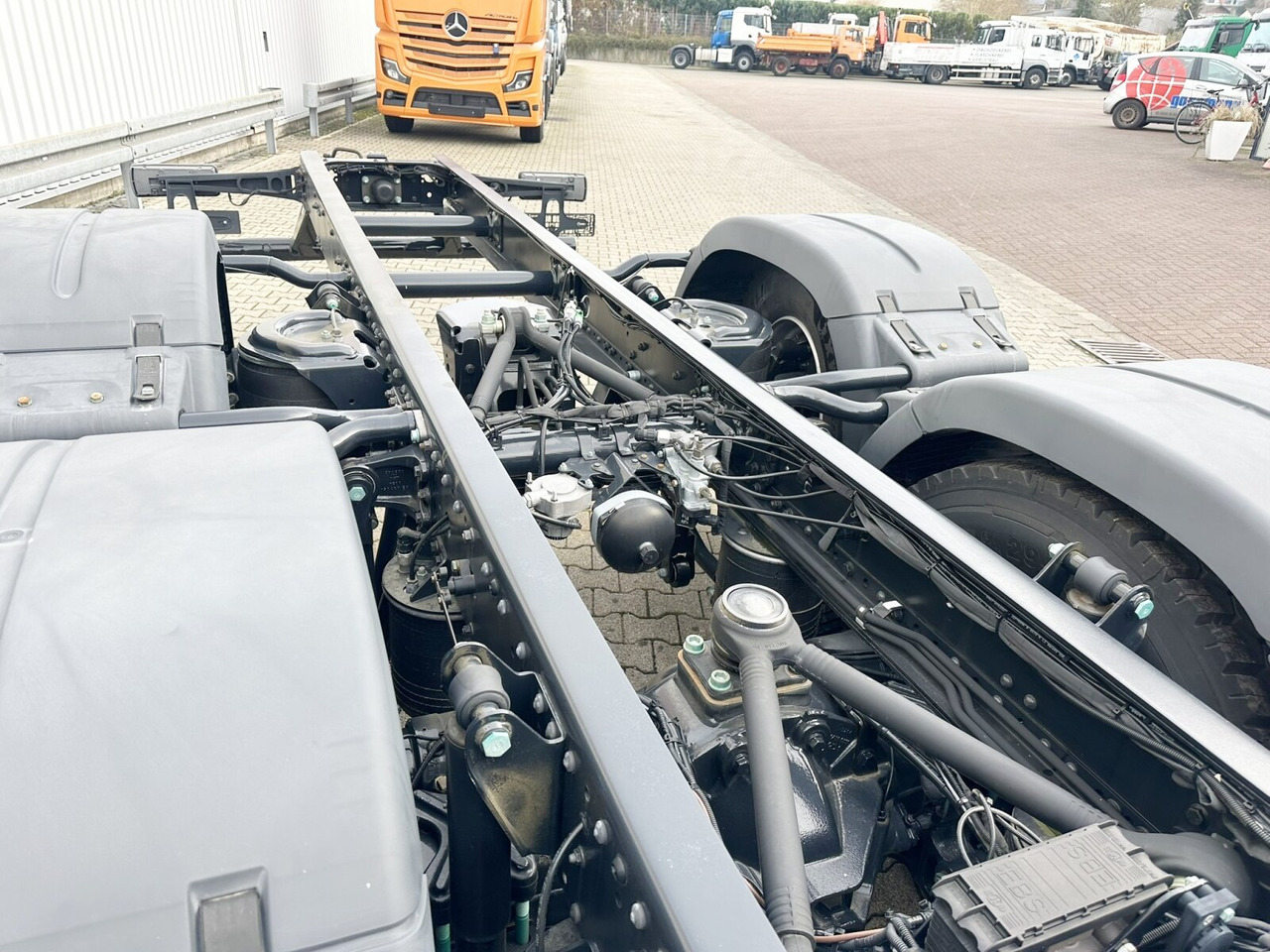 MAN TGS 26.480 6x2-4 LL TGS 26.480 6x2-4 LL, Retarder, Lenk-/Liftachse, Standklima - Tovornjak-šasija: slika 3 MAN TGS 26.480 6x2-4 LL TGS 26.480 6x2-4 LL, Retarder, Lenk-/Liftachse, Standklima - Tovornjak-šasija: slika 3