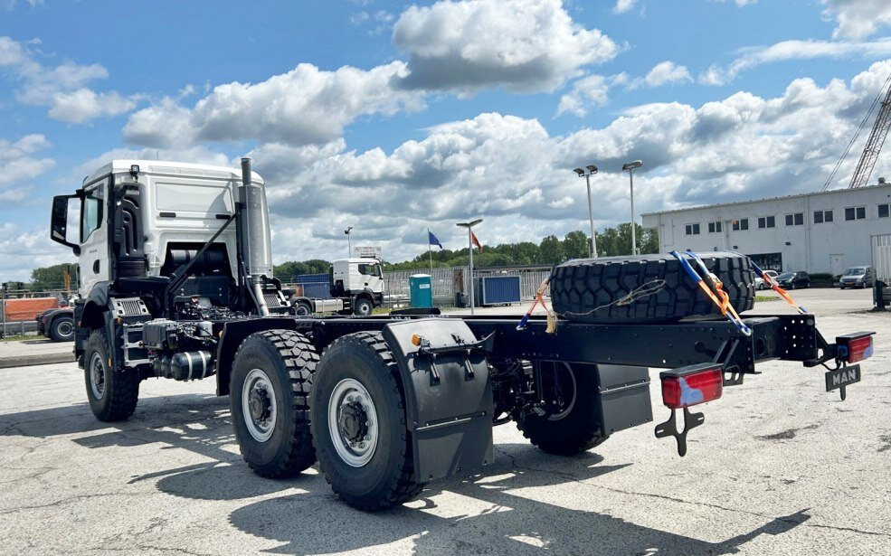 MAN TGS 33.440 6x6 BB CH TGS 33.440 6x6 BB CH, Euro2, Einzelbereifung, 4x vorhanden! - Tovornjak-šasija: slika 3 MAN TGS 33.440 6x6 BB CH TGS 33.440 6x6 BB CH, Euro2, Einzelbereifung, 4x vorhanden! - Tovornjak-šasija: slika 3