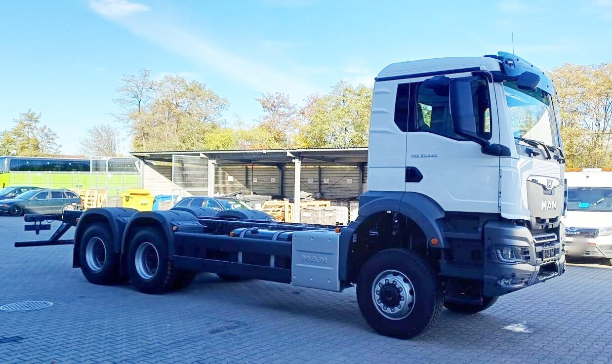 MAN TGS 33.440 6x6 BB CH TGS 33.440 6x6 BB CH, Hohe Bauart, Nebenantrieb - Tovornjak-šasija: slika 1 MAN TGS 33.440 6x6 BB CH TGS 33.440 6x6 BB CH, Hohe Bauart, Nebenantrieb - Tovornjak-šasija: slika 1