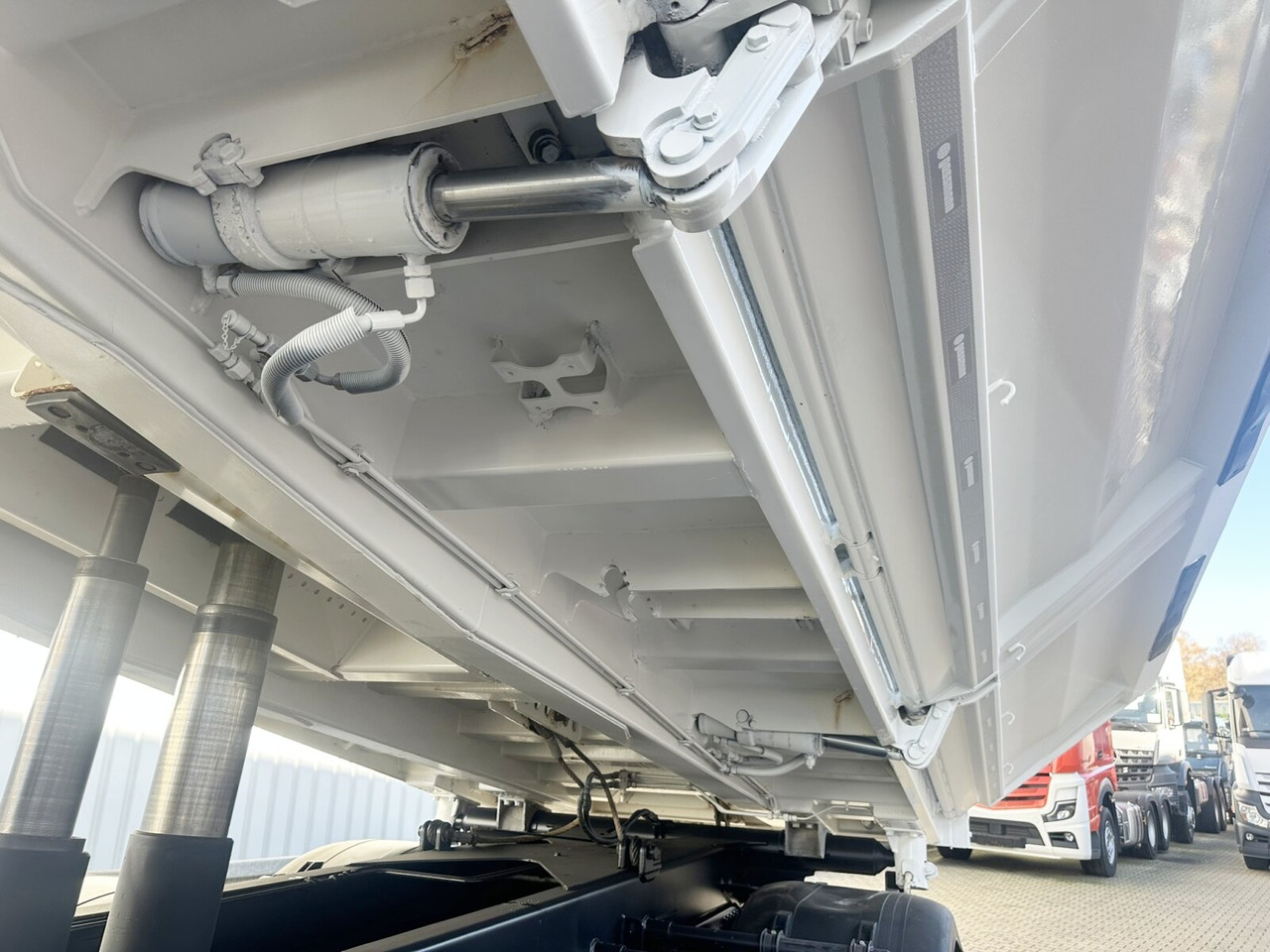 MAN TGS 35.460 8X4 BB TGS 35.460 8X4 BB, Meiller Bordmatik 13m³ - Tovornjak prekucnik: slika 3 MAN TGS 35.460 8X4 BB TGS 35.460 8X4 BB, Meiller Bordmatik 13m³ - Tovornjak prekucnik: slika 3