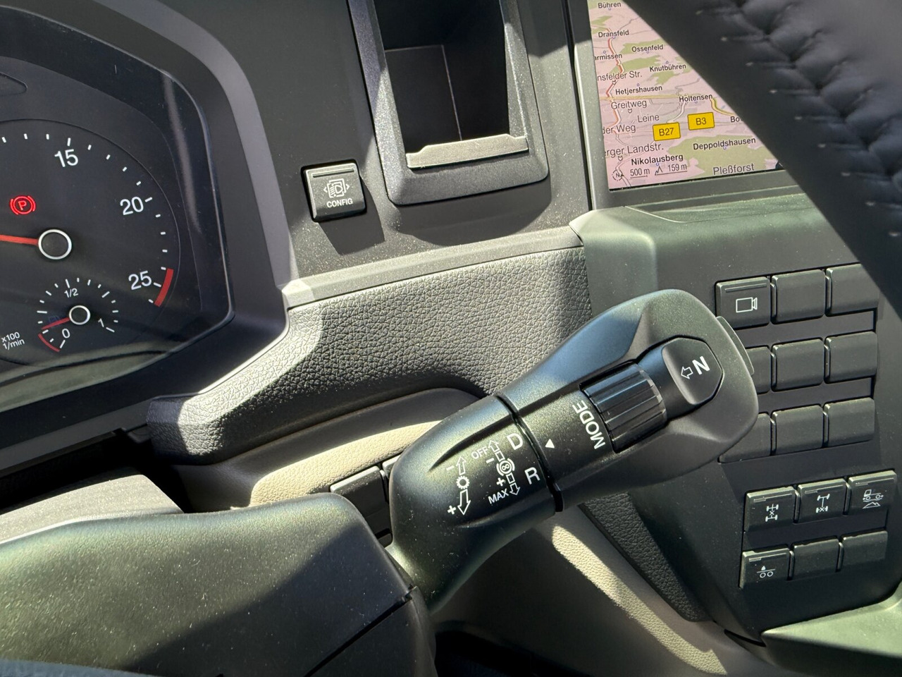 MAN TGS 35.470 8x4-4 BL TGS 35.470 8x4-4 BL, Lenk-/Liftachse, Navi, Motorabtrieb - Tovornjak-šasija: slika 4 MAN TGS 35.470 8x4-4 BL TGS 35.470 8x4-4 BL, Lenk-/Liftachse, Navi, Motorabtrieb - Tovornjak-šasija: slika 4