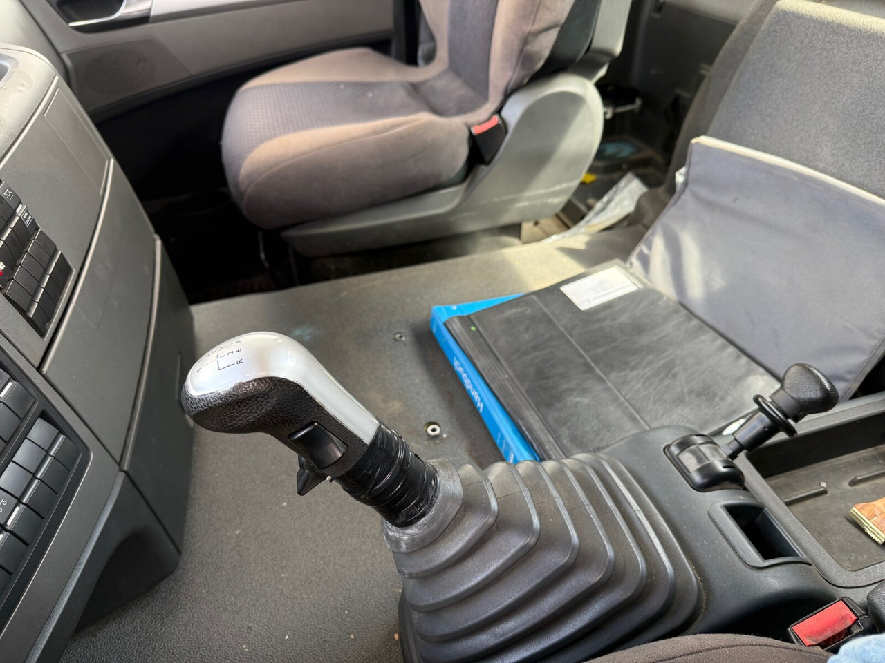 MAN TGS 35.480 8x4 BL TGS 35.480 8x4 BL, PriTarder, Navi - Kotalni prekucni tovornjak: slika 5 MAN TGS 35.480 8x4 BL TGS 35.480 8x4 BL, PriTarder, Navi - Kotalni prekucni tovornjak: slika 5