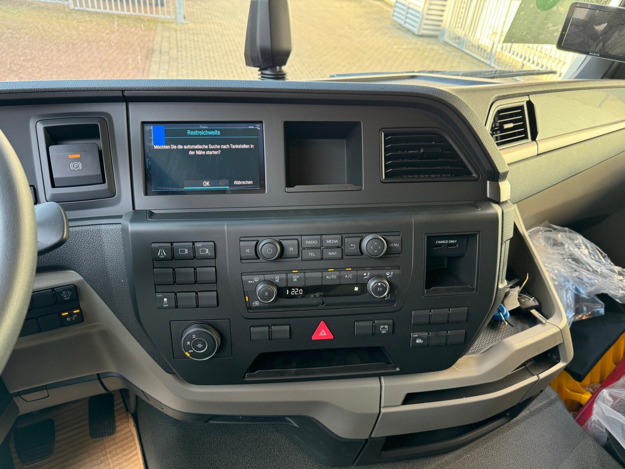 MAN TGS 35.480 8x6H BL CH TGS 35.480 8x6H BL CH, HydroDrive, Navi, Nebenantrieb - Tovornjak-šasija: slika 5 MAN TGS 35.480 8x6H BL CH TGS 35.480 8x6H BL CH, HydroDrive, Navi, Nebenantrieb - Tovornjak-šasija: slika 5