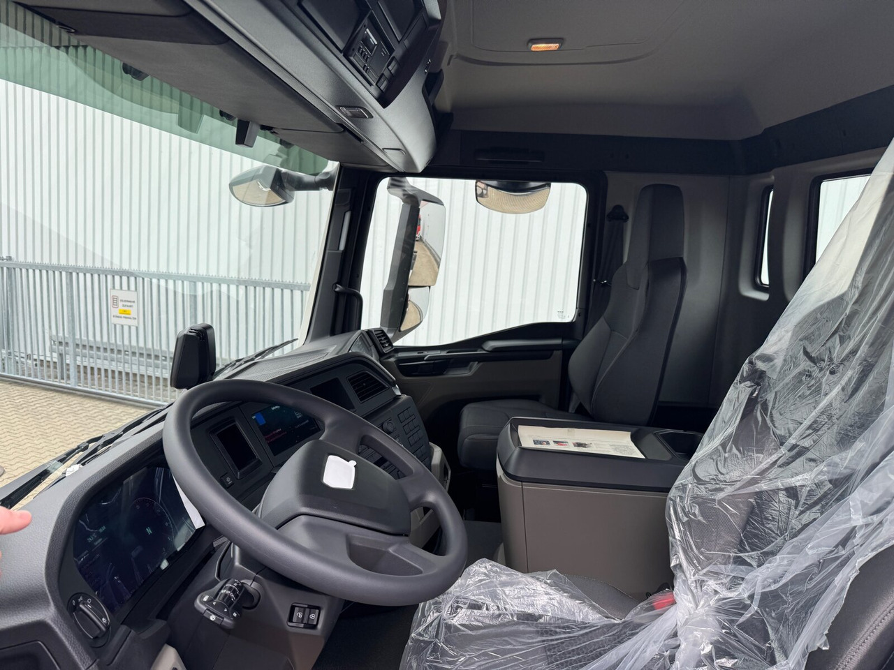 MAN TGS 35.480 8x8 BB CH TGS 35.480 8x8 BB CH, Meiller Stahlmulde 18m³ - Demper: slika 3 MAN TGS 35.480 8x8 BB CH TGS 35.480 8x8 BB CH, Meiller Stahlmulde 18m³ - Demper: slika 3