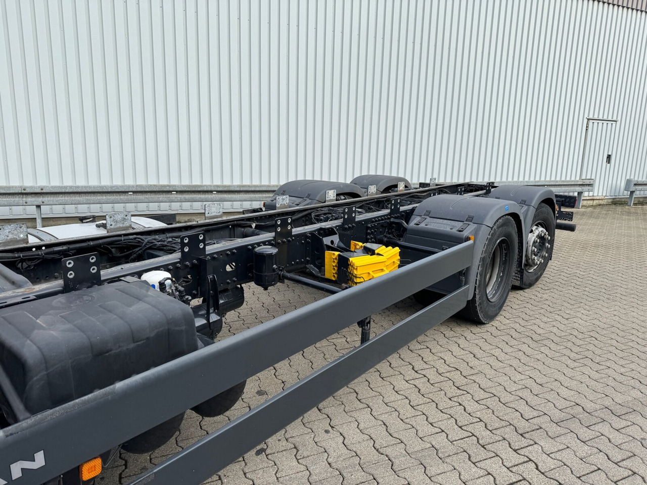 Tovornjak-šasija MAN TGX 26.440 6X2-4 LL TGX 26.440 6X2-4 LL, Lift-/Lenkachse: slika 11