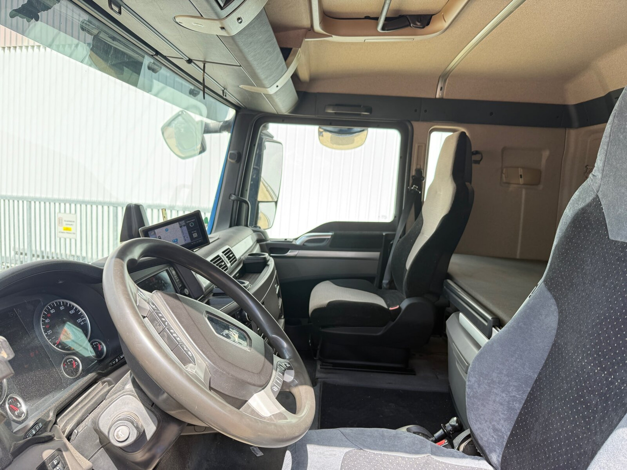 MAN TGX 26.580 6x2-4 BL TGX 26.580 6x2-4 BL, Intarder, Lenk-/Liftachse, Funk - Kotalni prekucni tovornjak: slika 3 MAN TGX 26.580 6x2-4 BL TGX 26.580 6x2-4 BL, Intarder, Lenk-/Liftachse, Funk - Kotalni prekucni tovornjak: slika 3